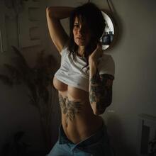  Nude
