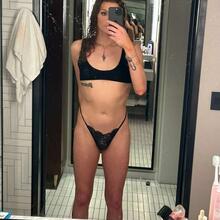  Nude