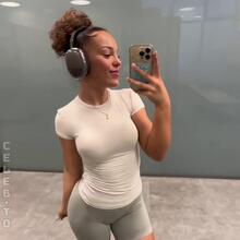  Nude