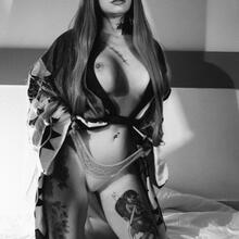  Nude