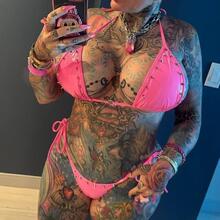 Nude