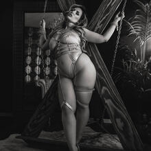  Nude
