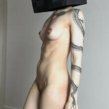  Nude