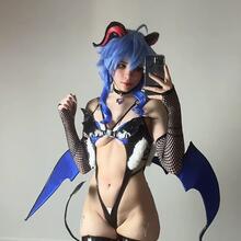  Nude