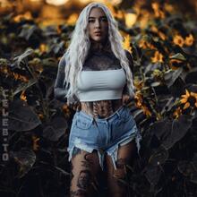  Nude