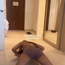  Nude