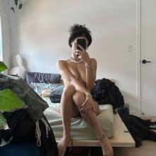  Nude