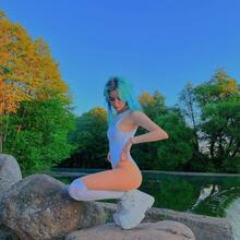 Nude
