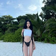  Nude