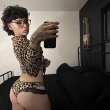  Nude