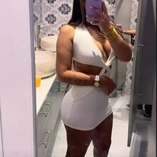  Nude
