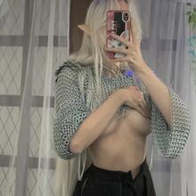  Nude