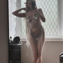  Nude