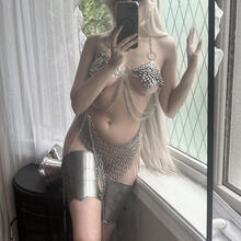  Nude