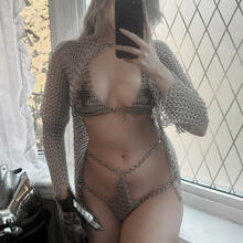  Nude
