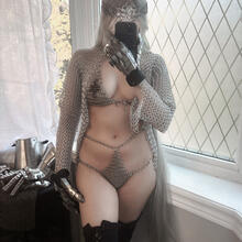  Nude