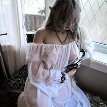  Nude