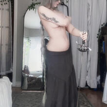  Nude