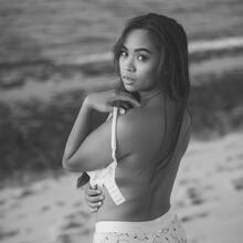  Nude