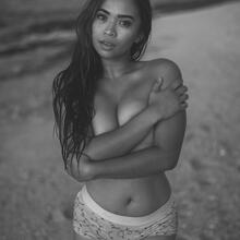  Nude