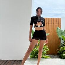  Nude