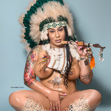  Nude