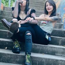  Nude