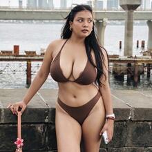  Nude