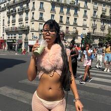  Nude