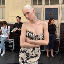  Nude