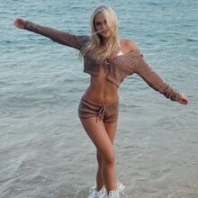  Nude