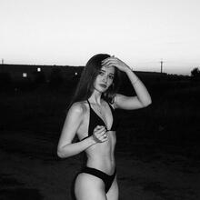  Nude