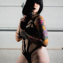  Nude