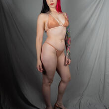  Nude