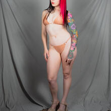  Nude