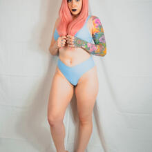  Nude