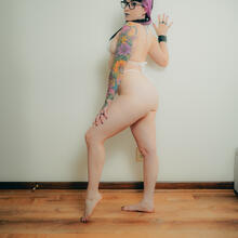  Nude