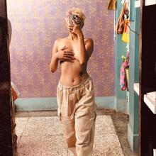  Nude