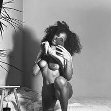  Nude
