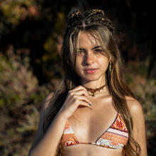  Nude
