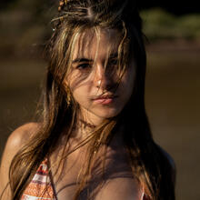  Nude