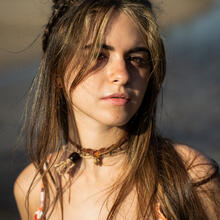  Nude