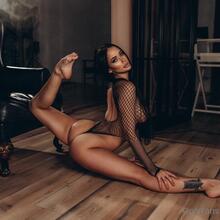  Nude