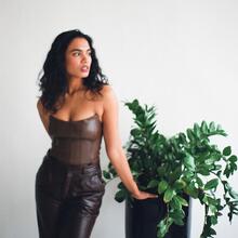  Nude