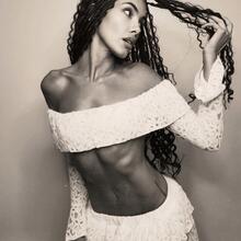  Nude
