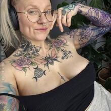  Nude