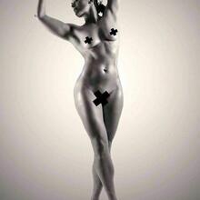  Nude