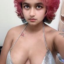  Nude