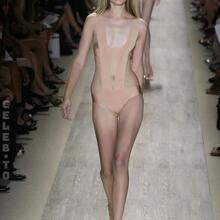  Nude