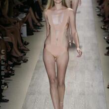  Nude
